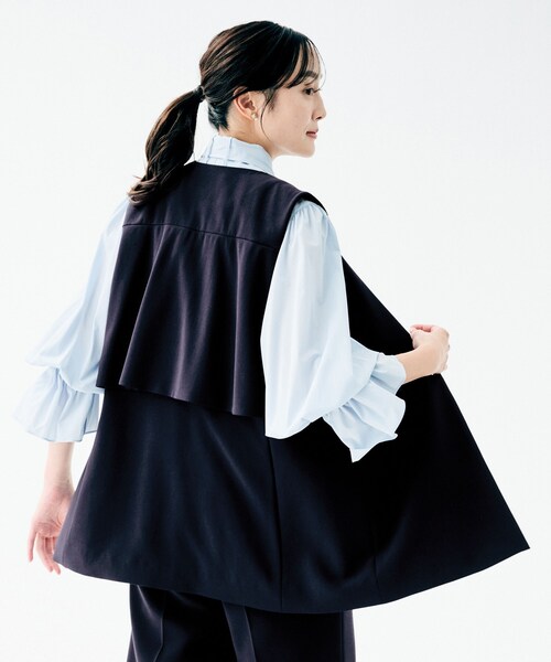 UNTITLED(アンタイトル)の「【洗える/ストレッチ性/セットアップ可】バックラッフルジレ(ベスト・レディース・ネイビー/ブラック・00/02/04/44/48)」の12枚目の写真