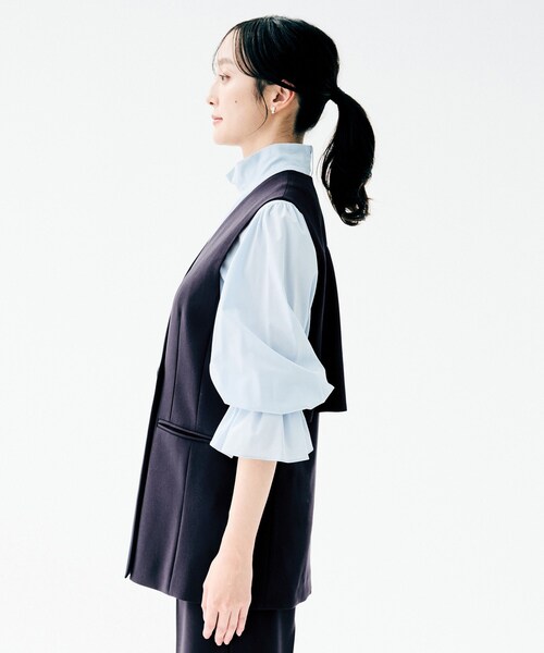 UNTITLED(アンタイトル)の「【洗える/ストレッチ性/セットアップ可】バックラッフルジレ(ベスト・レディース・ネイビー/ブラック・00/02/04/44/48)」の19枚目の写真