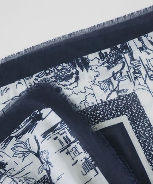 antiqua（アンティカ）の「街並み柄 大判スカーフ（ストール/ショール・レディース・ネイビー・FREE）」の2枚目の写真