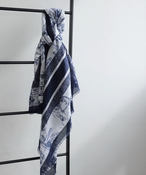 antiqua（アンティカ）の「街並み柄 大判スカーフ（ストール/ショール・レディース・ネイビー・FREE）」の5枚目の写真