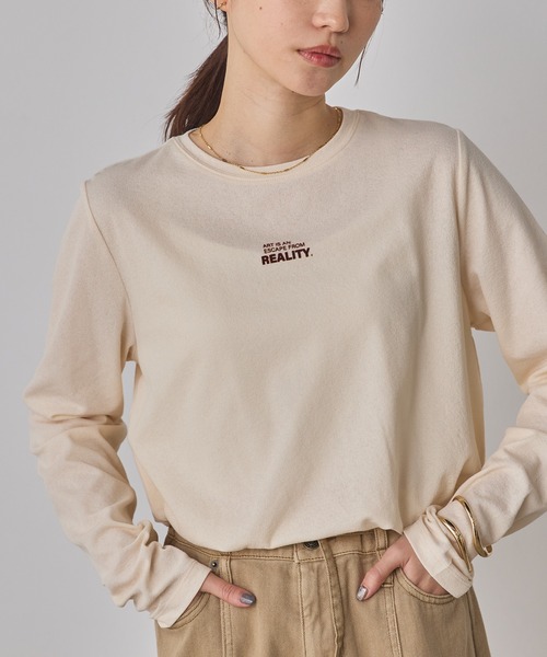 hunch(ハンチ)の「フロッキー ロゴ 長袖Tシャツ(Tシャツ/カットソー・レディース・ベージュ/オフホワイト/チャコール・FREE)」の4枚目の写真
