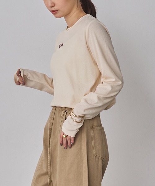 hunch(ハンチ)の「フロッキー ロゴ 長袖Tシャツ(Tシャツ/カットソー・レディース・ベージュ/オフホワイト/チャコール・FREE)」の5枚目の写真