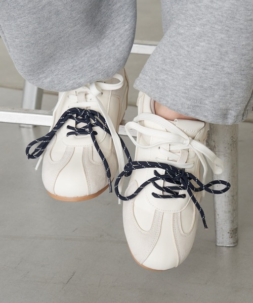 RAY CASSIN（レイカズン）の「インヒールスニーカー（スニーカー・レディース・ホワイト/ブラック/ベージュ・S/L/M）」の2枚目の写真