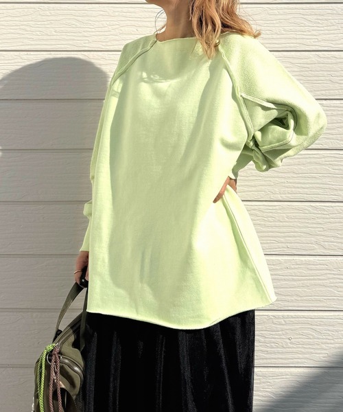 Q(キュー)の「ボートネックラグラン裏毛スウェット(スウェット・レディース・チャコールグレー/ライム・MEDIUM)」の1枚目の写真