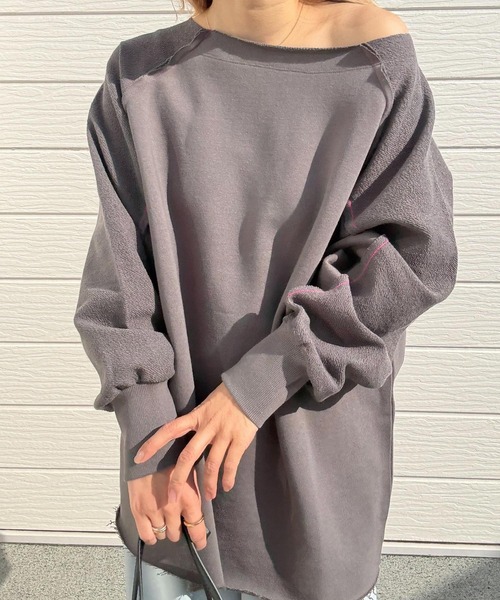 Q(キュー)の「ボートネックラグラン裏毛スウェット(スウェット・レディース・チャコールグレー/ライム・MEDIUM)」の2枚目の写真