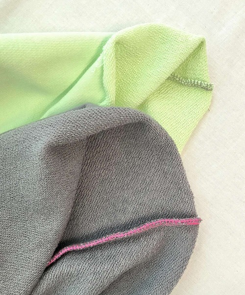 Q(キュー)の「ボートネックラグラン裏毛スウェット(スウェット・レディース・チャコールグレー/ライム・MEDIUM)」の3枚目の写真