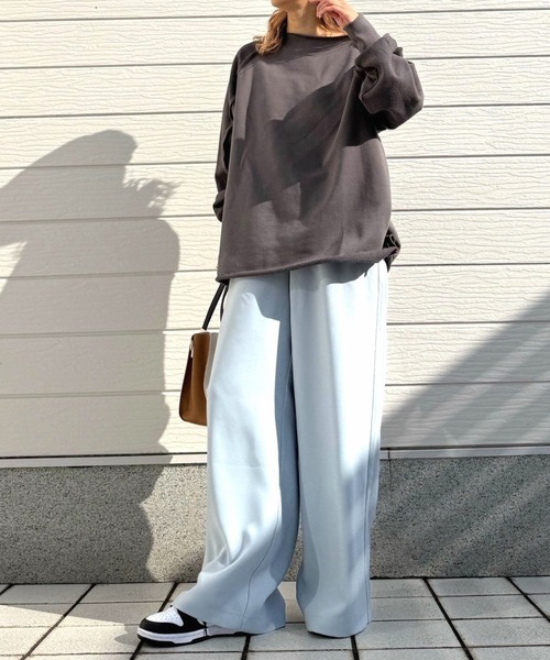 Q(キュー)の「ボートネックラグラン裏毛スウェット(スウェット・レディース・チャコールグレー/ライム・MEDIUM)」の12枚目の写真