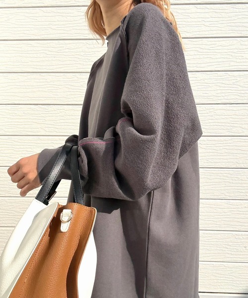 Q(キュー)の「ボートネックラグラン裏毛スウェット(スウェット・レディース・チャコールグレー/ライム・MEDIUM)」の18枚目の写真