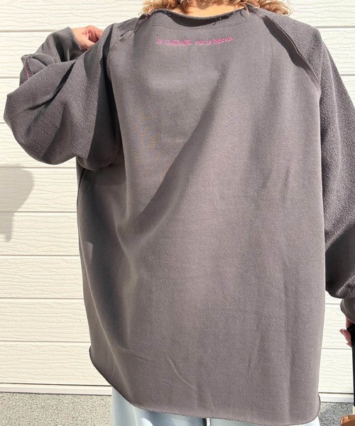 Q(キュー)の「ボートネックラグラン裏毛スウェット(スウェット・レディース・チャコールグレー/ライム・MEDIUM)」の17枚目の写真