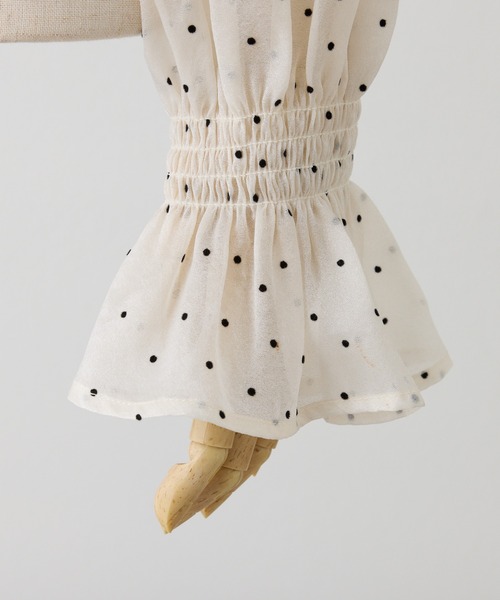 one after another NICE CLAUP（ワンアフターアナザーナイスクラップ）の「2WAYワンショルブラウス（シャツ/ブラウス・レディース・ミント/ピンクベージュ/ブラック/ドット・FREE）」の7枚目の写真