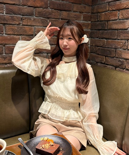 one after another NICE CLAUP（ワンアフターアナザーナイスクラップ）の「2WAYワンショルブラウス（シャツ/ブラウス・レディース・ミント/ピンクベージュ/ブラック/ドット/イエロー系その他/アイボリー・FREE）」の10枚目の写真