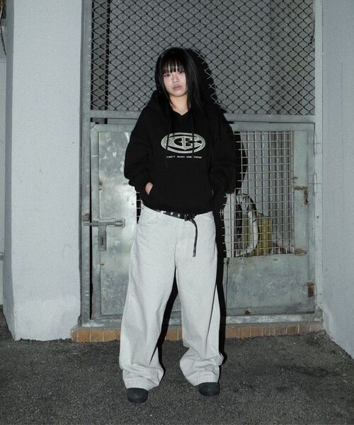 CRIGUN(クリガン)の「CAMO APPLIQUE HOODIE BLACK(パーカー・レディース・ブラック・MEDIUM/LARGE/X-LARGE/XX-LARGE)」の5枚目の写真