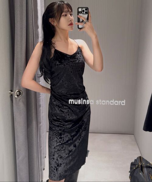 MUSINSA STANDARD WOMAN（ムシンサスタンダードウーマン）の「ウィメンズベルベットビスチェロングドレス[ブラック]（ワンピース・レディース・その他・LARGE/MEDIUM/SMALL/X-SMALL）」の3枚目の写真