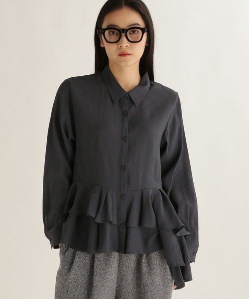 studio CLIP(スタディオクリップ)の「【daily CLIP】アシメフリフリシャツ(シャツ/ブラウス・レディース・ホワイト/ライトグリーン/チャコール・FREE)」の2枚目の写真