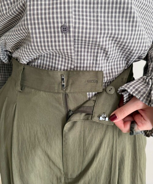 fredy emue(フレディエミュ)の「2タックカーゴパンツ(その他パンツ・レディース・ブラック/カーキ・38/36)」の17枚目の写真