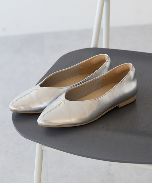 AMERICAN HOLIC（アメリカンホリック）の「【整履き】フラットパンプス（パンプス・レディース・ベージュ/ブラック/シルバー・M/L/S）」の5枚目の写真