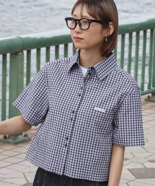 FFEIN(フェイン)の「【FFEIN(フェイン)】ショート丈ボックスチェック半袖シャツ / レディース シャツ 半袖 チェック シアーシンプル ワンポイント ピス(シャツ/ブラウス・レディース・ブルー/ホワイト/ブラック・FREE)」の9枚目の写真