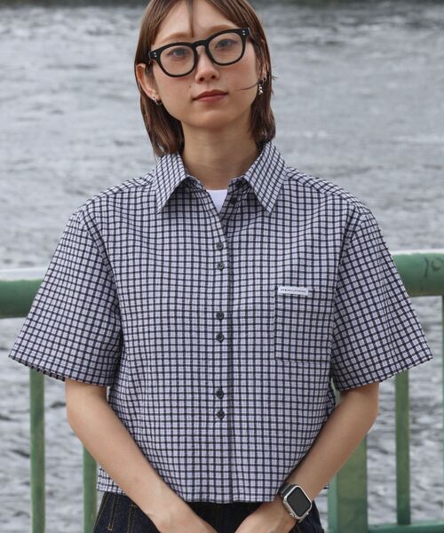FFEIN(フェイン)の「【FFEIN(フェイン)】ショート丈ボックスチェック半袖シャツ / レディース シャツ 半袖 チェック シアーシンプル ワンポイント ピス(シャツ/ブラウス・レディース・ブルー/ホワイト/ブラック・FREE)」の12枚目の写真