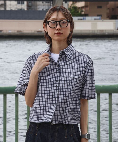 FFEIN(フェイン)の「【FFEIN(フェイン)】ショート丈ボックスチェック半袖シャツ / レディース シャツ 半袖 チェック シアーシンプル ワンポイント ピス(シャツ/ブラウス・レディース・ブルー/ホワイト/ブラック・FREE)」の13枚目の写真