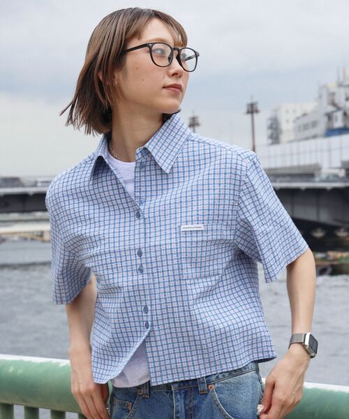 FFEIN(フェイン)の「【FFEIN(フェイン)】ショート丈ボックスチェック半袖シャツ / レディース シャツ 半袖 チェック シアーシンプル ワンポイント ピス(シャツ/ブラウス・レディース・ブルー/ホワイト/ブラック・FREE)」の14枚目の写真