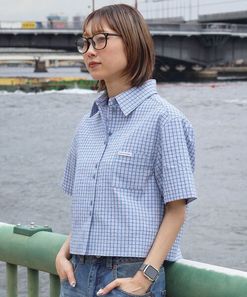 FFEIN(フェイン)の「【FFEIN(フェイン)】ショート丈ボックスチェック半袖シャツ / レディース シャツ 半袖 チェック シアーシンプル ワンポイント ピス(シャツ/ブラウス・レディース・ブルー/ホワイト/ブラック・FREE)」の15枚目の写真