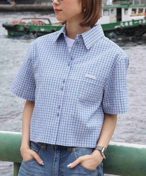 FFEIN(フェイン)の「【FFEIN(フェイン)】ショート丈ボックスチェック半袖シャツ / レディース シャツ 半袖 チェック シアーシンプル ワンポイント ピス(シャツ/ブラウス・レディース・ブルー/ホワイト/ブラック・FREE)」の16枚目の写真