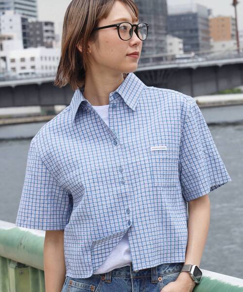 FFEIN(フェイン)の「【FFEIN(フェイン)】ショート丈ボックスチェック半袖シャツ / レディース シャツ 半袖 チェック シアーシンプル ワンポイント ピス(シャツ/ブラウス・レディース・ブルー/ホワイト/ブラック・FREE)」の18枚目の写真
