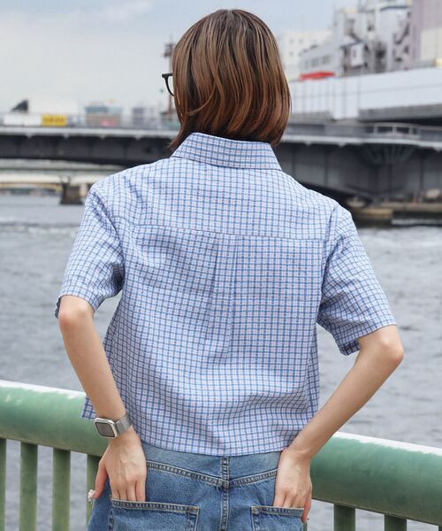 FFEIN(フェイン)の「【FFEIN(フェイン)】ショート丈ボックスチェック半袖シャツ / レディース シャツ 半袖 チェック シアーシンプル ワンポイント ピス(シャツ/ブラウス・レディース・ブルー/ホワイト/ブラック・FREE)」の19枚目の写真