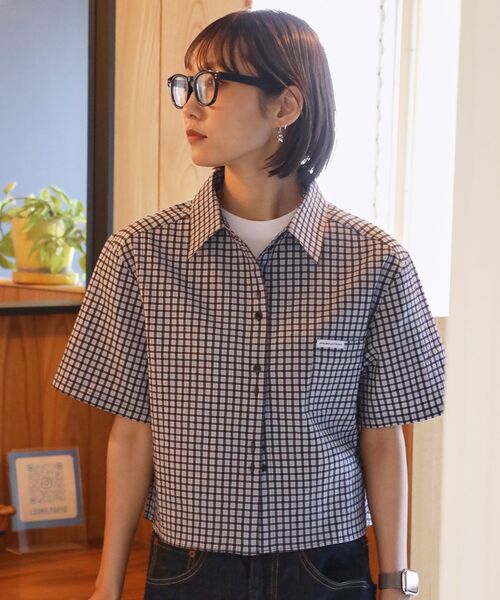 FFEIN(フェイン)の「【FFEIN(フェイン)】ショート丈ボックスチェック半袖シャツ / レディース シャツ 半袖 チェック シアーシンプル ワンポイント ピス(シャツ/ブラウス・レディース・ブルー/ホワイト/ブラック・FREE)」の20枚目の写真