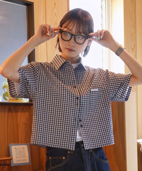 FFEIN(フェイン)の「【FFEIN(フェイン)】ショート丈ボックスチェック半袖シャツ / レディース シャツ 半袖 チェック シアーシンプル ワンポイント ピス(シャツ/ブラウス・レディース・ブルー/ホワイト/ブラック・FREE)」の21枚目の写真