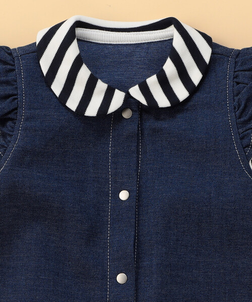 COMME CA ISM（コムサイズム）の「デニムライクストレッチ 肩フリル フェイクレイヤードツーウェイオール（ロンパース・キッズ・ブルー・60-80cm）」の3枚目の写真