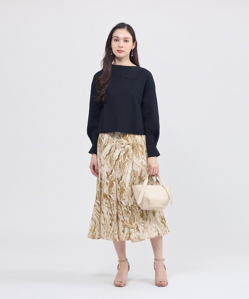 EPOCA（エポカ）の「【La maglia】 アシンメトリーカラーニット（ニット/セーター・レディース・パープル系その他4/ネイビー/オフホワイト・40）」の10枚目の写真