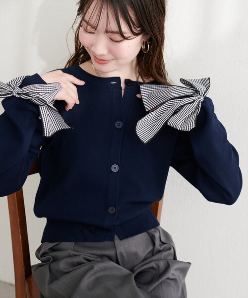natural couture(ナチュラルクチュール)の「長さ変えられる袖口リボンカーディガン(カーディガン/ボレロ・レディース・その他1/ネイビー/ベージュ/オフホワイト・FREE)」の4枚目の写真