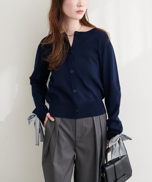 natural couture(ナチュラルクチュール)の「長さ変えられる袖口リボンカーディガン(カーディガン/ボレロ・レディース・その他1/ネイビー/ベージュ/オフホワイト・FREE)」の6枚目の写真