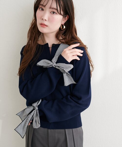 natural couture(ナチュラルクチュール)の「長さ変えられる袖口リボンカーディガン(カーディガン/ボレロ・レディース・その他1/ネイビー/ベージュ/オフホワイト・FREE)」の7枚目の写真