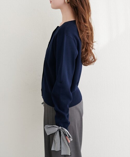 natural couture(ナチュラルクチュール)の「長さ変えられる袖口リボンカーディガン(カーディガン/ボレロ・レディース・その他1/ネイビー/ベージュ/オフホワイト・FREE)」の11枚目の写真