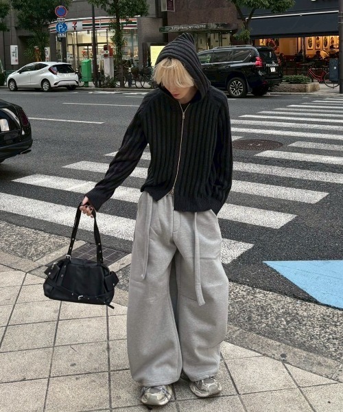 Chikashitsu +(チカシツプラス)の「【Chikashitsu +】vintage belt shoulder bag / 【チカシツプラス】ヴィンテージベルトショルダーバッグ(ショルダーバッグ・メンズ・ブラック/バーガンディー・ONE SIZE)」の10枚目の写真