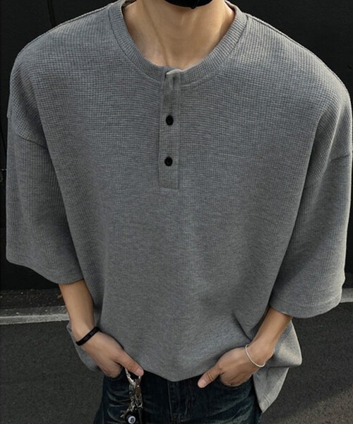 WESTBOY(ウエストボーイ)の「ミニマルヘンリーネック ワッフルオーバーTシャツ WO26S4TP19(その他トップス・メンズ・グレー/ブラック/ホワイト・XL/M/L)」の8枚目の写真