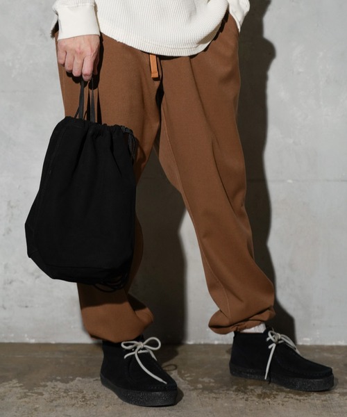 bukht(ブフト)の「bukht / ブフト LEATHER EFFECT BAG LARGE レザー エフェクトバッグ 巾着バッグ(ショルダーバッグ・メンズ・ブラック/ブラック系1・FREE)」の7枚目の写真