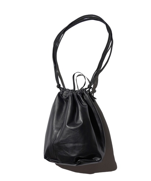 bukht(ブフト)の「bukht / ブフト LEATHER EFFECT BAG LARGE レザー エフェクトバッグ 巾着バッグ(ショルダーバッグ・メンズ・ブラック/ブラック系1・FREE)」の8枚目の写真