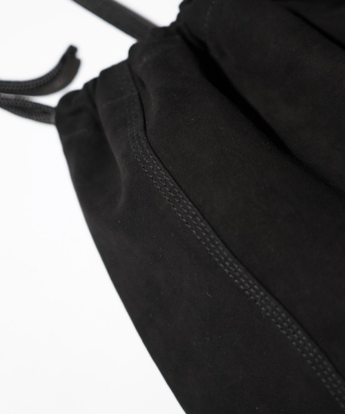 bukht(ブフト)の「bukht / ブフト LEATHER EFFECT BAG LARGE レザー エフェクトバッグ 巾着バッグ(ショルダーバッグ・メンズ・ブラック/ブラック系1・FREE)」の15枚目の写真