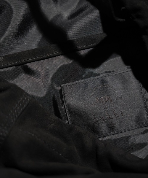 bukht(ブフト)の「bukht / ブフト LEATHER EFFECT BAG LARGE レザー エフェクトバッグ 巾着バッグ(ショルダーバッグ・メンズ・ブラック/ブラック系1・FREE)」の19枚目の写真