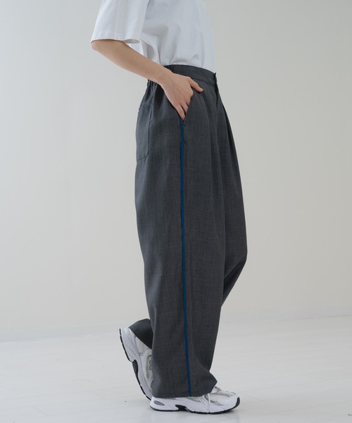 refinedworks（リファインドワークス）の「【refinedworks】トレンド 見えする 配色 ライン パンツ！（その他パンツ・レディース・ブラウン/チャコールグレー・FREE）」の2枚目の写真