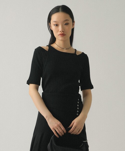 Ray BEAMS(レイビームス)の「RIB キリカエ アシメネック Tシャツ(Tシャツ/カットソー・レディース・ブラック/ワイン/ホワイト・ONE SIZE)」の4枚目の写真