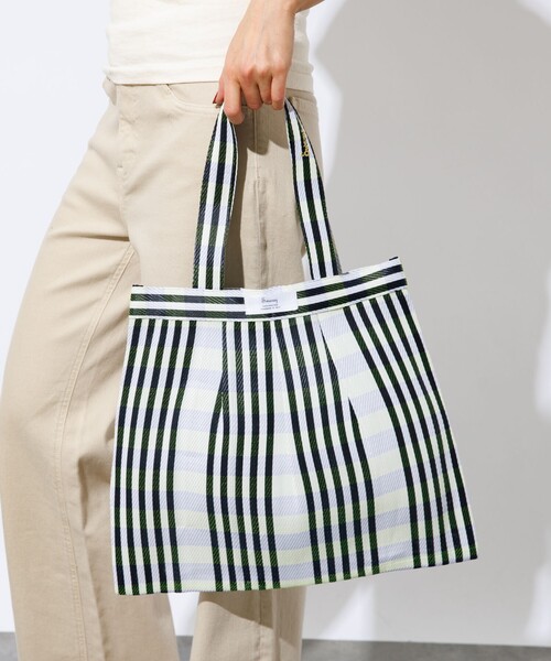Rouge vif la cle(ルージュヴィフラクレ)の「【Swaraj /スワラージ】タックチュールトートバッグ/光沢(トートバッグ・レディース・パープル/ブラック/グリーン/オレンジ/イエロー・フリー)」の1枚目の写真