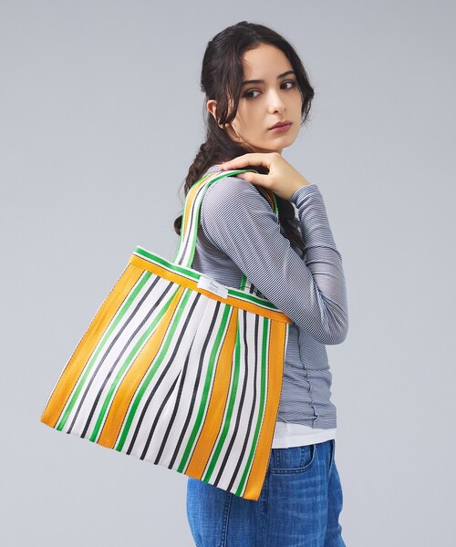 Rouge vif la cle(ルージュヴィフラクレ)の「【Swaraj /スワラージ】タックチュールトートバッグ/光沢(トートバッグ・レディース・パープル/ブラック/グリーン/オレンジ/イエロー・フリー)」の19枚目の写真