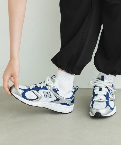 NEW BALANCE(ニューバランス)の「408(スニーカー・レディース・シルバー系その他/シルバー×ブルー・22.0cm/22.5cm/23.0cm/23.5cm/24.0cm/24.5cm/25.0cm/25.5cm/26.0cm/26.5cm/27.0cm/27.5cm/28.0cm/28.5cm/29.0cm/30.0cm)」の1枚目の写真