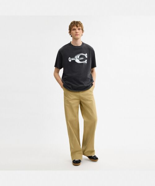 COACH(コーチ)の「スクリュー リラックスド Tシャツ・オーガニック コットン(Tシャツ/カットソー・メンズ・ブラック系その他・SMALL/MEDIUM/LARGE)」の4枚目の写真