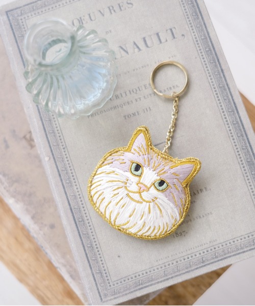 Nyatelier/ニャトリエ〉ハンドメイド 刺繍 猫キーホルダー
