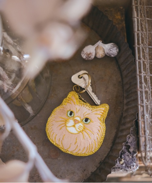 Nyatelier/ニャトリエ〉ハンドメイド 刺繍 猫キーホルダー